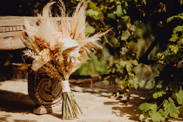 Le bouquet sauvage et bohème de la mariée