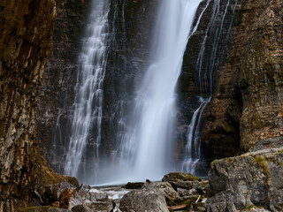 Fototapeta na wymiar Waterfall of the strait, horsetail hiking route, Ordesa, Spain
