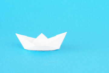 Obraz premium Paper Boat. paper ship on background.