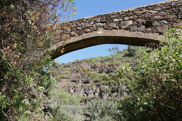 Fototapeta na wymiar Kanalbrücke im Barranco de Tenoya auf Gran Canaria
