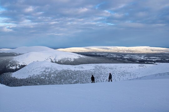 Skiing and snowboarding in the solitude of finish Lapland