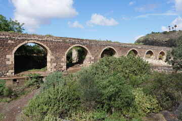 Fototapeta na wymiar Äquadukt Barranco Guiniguada auf Gran Canaria beim Jardín Canario