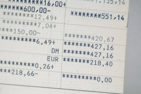 Verschiedene Eintr&auml;ge eines Sparbuches zur Zeit der Euro-Umstellung