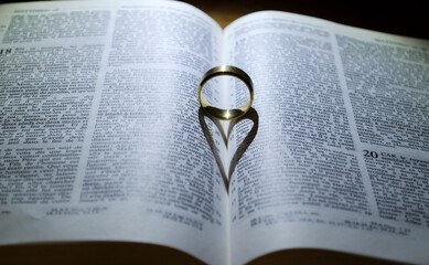 alliance sur bible, mariage religieux
