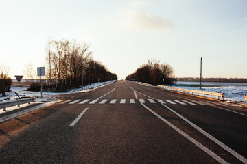 Fototapeta na wymiar Beautiful winter weather new asphalt road