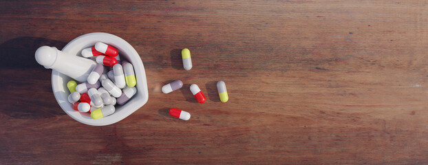 Medicine capsule pharmaceutical laboratory, mortar and pestle with pill, Overhead view. 3d render - obrazy, fototapety, plakaty