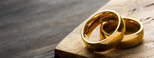 Divorce and separation concept. Two golden wedding rings, judge gavel. - 488425184