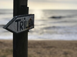 placa trilha Itaúnas (Espírito Santo - Brasil)