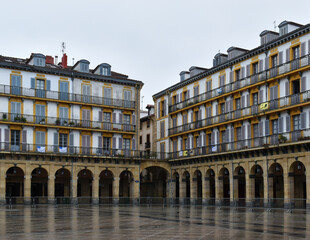 Fototapeta na wymiar La plaza de a constitucion - San Sebastian (Donostia) - Espagne