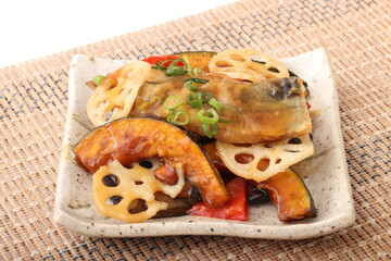 さんまと野菜の黒酢あんかけ