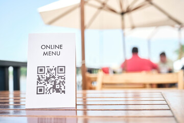 Table with a QR code to access a restaurant digital menu