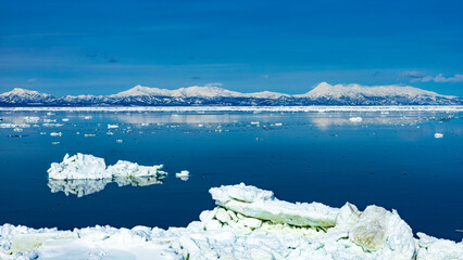 冬の野付半島　流氷と知床連山　絶景 © Yuuki Kobayashi