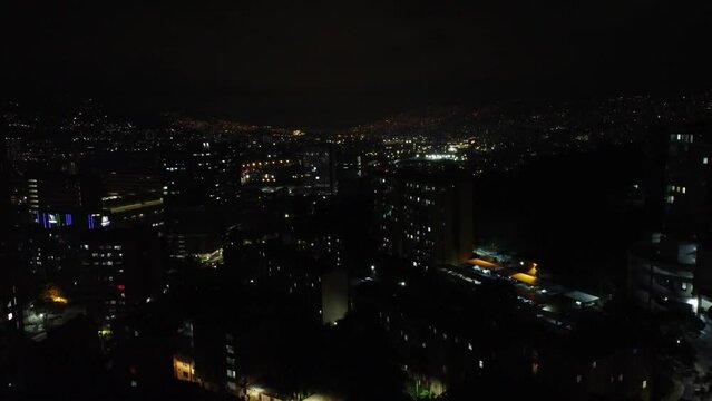 La ciudad desde el aire y en la noche