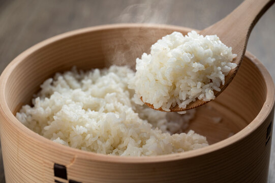 ご飯をよそう の画像 225 件の Stock 写真 ベクターおよびビデオ Adobe Stock