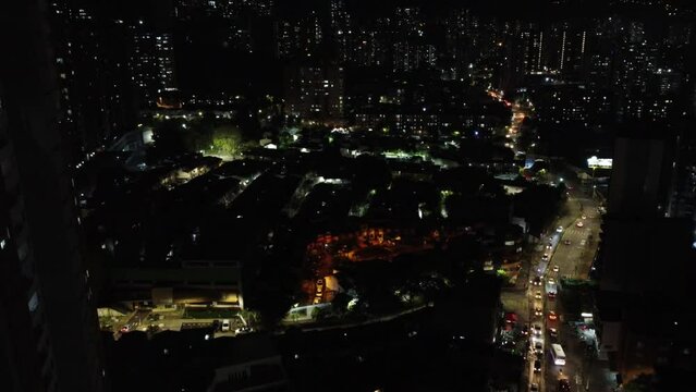 Hermosa ciudad en una fr&iacute;a noche