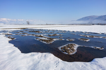 雪解けの田園