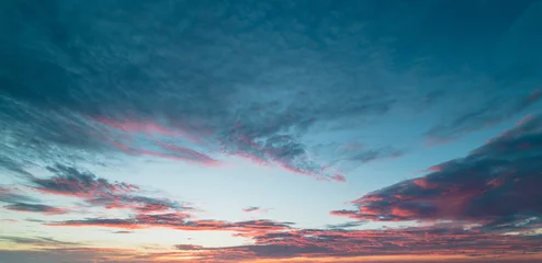 Foto op Plexiglas zonsondergang hemel met wolken achtergrond © Hide_Studio