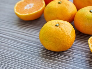 신선한 유기농 과일 귤과 감