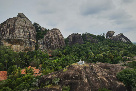 Paramakanda Temple in Puttalam