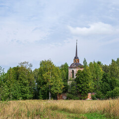 Fototapeta na wymiar old abandoned Orthodox church in the forest