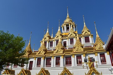 Naklejka premium Loha Prasat Wat Ratchanatdaram with the characteristics of Thai architecture and architecture as a 3-story castle with 37 golden spires.
