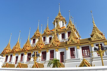 Fototapeta na wymiar Loha Prasat Wat Ratchanatdaram with the characteristics of Thai architecture and architecture as a 3-story castle with 37 golden spires.