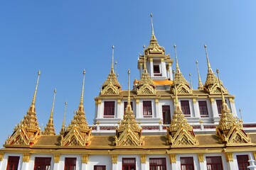 Loha Prasat Wat Ratchanatdaram with the characteristics of Thai architecture and architecture as a 3-story castle with 37 golden spires.