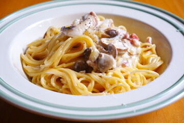キノコとベーコンのクリームパスタ