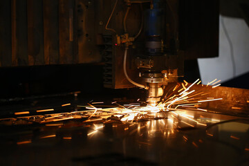 Machine head and metal processing laser metal, neon sparks fly out of it