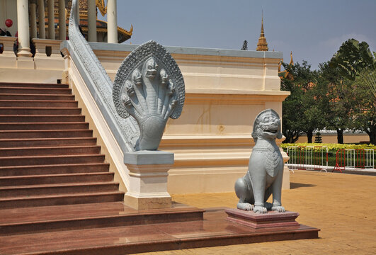 Throne Hall (Preah Tineang Tevea Vinnichay Mohai Moha Prasat) at Royal Palace (Preah Barum Reachea Veang Nei Preah Reacheanachak Kampuchea) in Phnom Penh. Cambodia