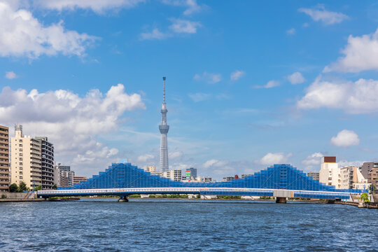 Japan, Kanto Region, Tokyo, Kiyosubashi Bridge with Tokyo Skytree in background