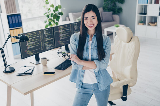 Photo of skilled lady manager stand in modern workplace cross arms ready improving outsource java script
