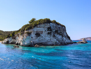 Naklejka premium Rock in Water in Ionian Sea. Travel Destination on Antipaxoi Island during Summer Day in Greece.