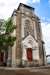 Fototapeta na wymiar Montbert. Façade de l’église Notre-Dame de l’Assomption. Loire-Atlantique. Pays de la Loire