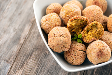 Polpette vegetariana con farina di ceci cotte al forno 
