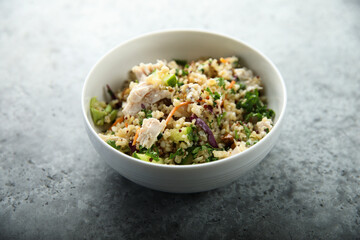 Quinoa bowl with chicken and vegetables