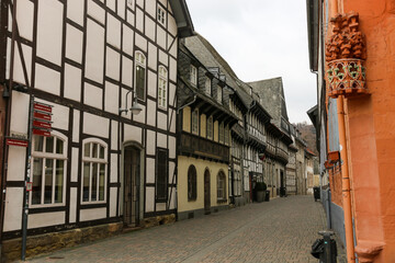 Mittelalterliche Bürgerhäuser als Fachwerkgebäude in der Altstadt von Goslar.