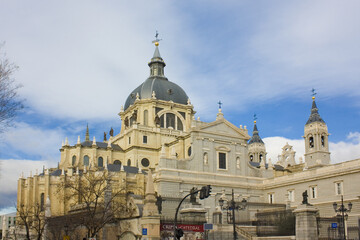 Fototapeta na wymiar Almudena Cathedral in Madrid, Spain 