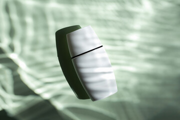 夏の化粧品　日焼け止め　ファンデーション　水