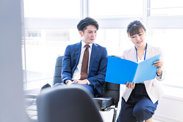 若手経営者と秘書