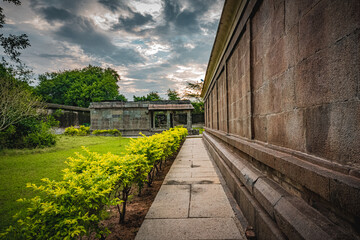 Sri Appan Venkatesa Perumal Temple is dedicated to Hindu God Vishnu located at Thiru Mukkoodal Village in Kanchipuram District of Tamilnadu. This temple is located on 3 banks of the rivers. ASI site.