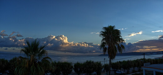Obraz premium sunset over the lake
