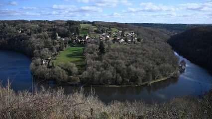 Fototapeta na wymiar Winter view of the bend of the Creuse river in France