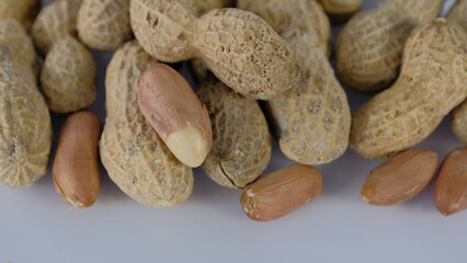 Obraz premium Peanuts on white background - shelled peanuts
