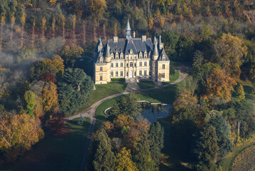 vue a&eacute;rienne du ch&acirc;teau Veuve Cliquot &agrave; Boursault dans la Marne en France