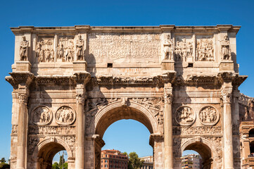 Fototapeta na wymiar The Triumphal Arch of Emperor Titus located in the ancient Roman Forum.