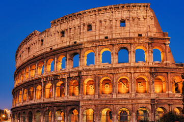 Fototapeta premium The Colosseum at Dusk in Rome, Italy