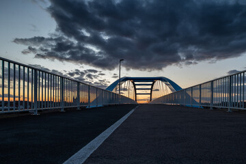 Most imienia Halupczoka w Opolu, kładka dla pieszych i rowerów nad kanałem - obrazy, fototapety, plakaty