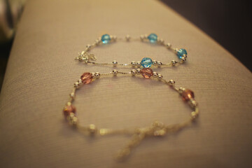 Bisutería, joyería, cadenas, pulseras y dijes