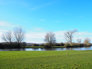 Fototapeta na wymiar オックスフォードの牧草地と川沿い